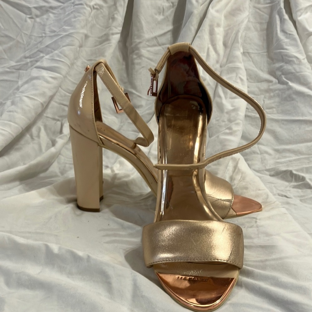 Cream and gold two strap sandals with thick heel size 39